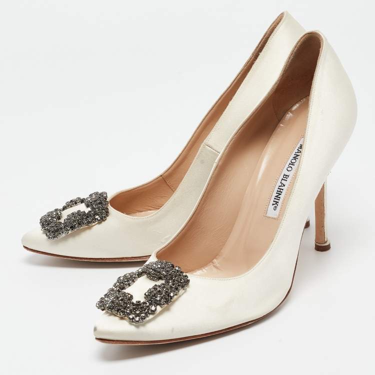 Pre Owned Manolo Blahnik Ivory Satin Hangisi Pumps Size 39
