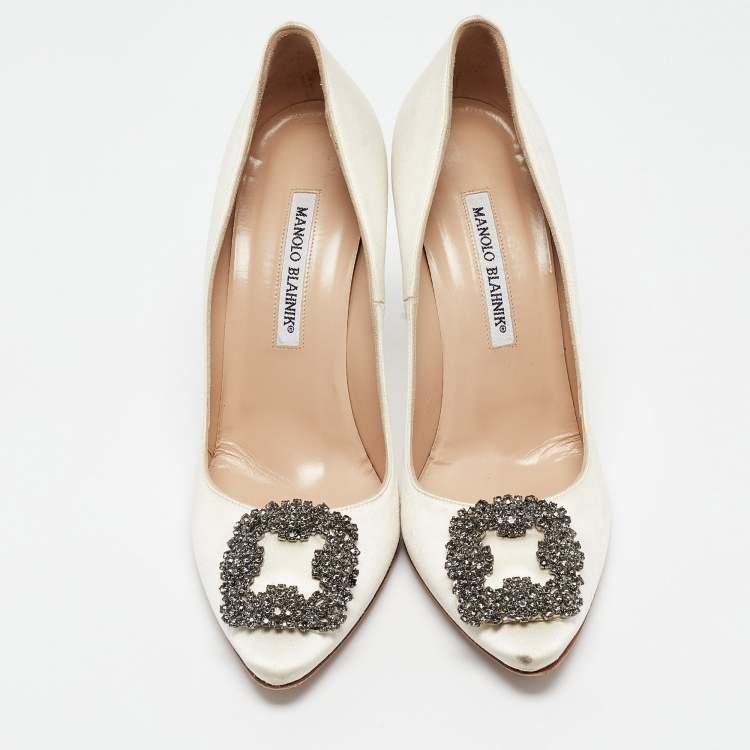 Pre Owned Manolo Blahnik Ivory Satin Hangisi Pumps Size 39