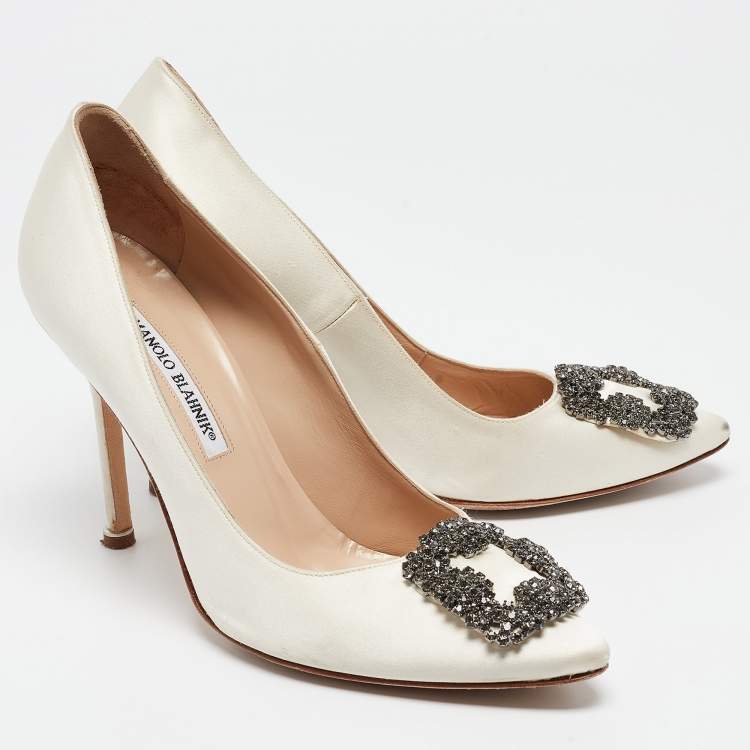 Pre Owned Manolo Blahnik Ivory Satin Hangisi Pumps Size 39