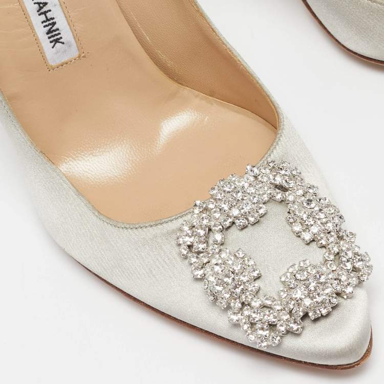 مملوكة مسبقًا Manolo Blahnik Light Grey Satin Hangisi Pumps Size 39