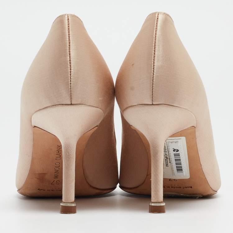 Pre Owned Manolo Blahnik Beige Satin Hangisi Pumps Size 37