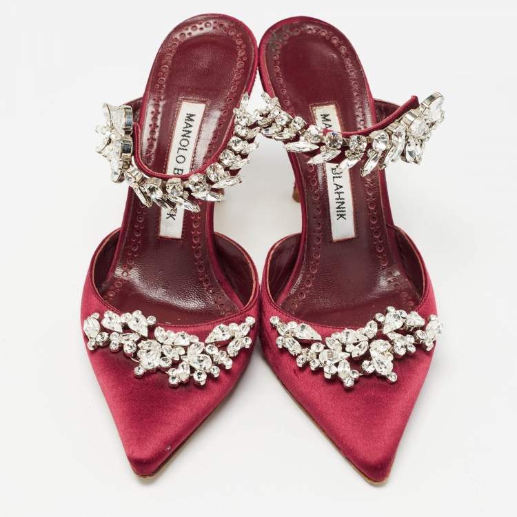 مملوكة مسبقًا Manolo Blahnik Burgundy Satin Lurum Heel Mules Size 35