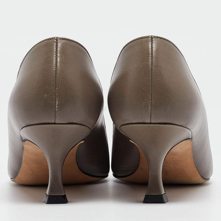 Pre Owned Manolo Blahnik Grey Leather Almond Toe Pumps Size 36.5