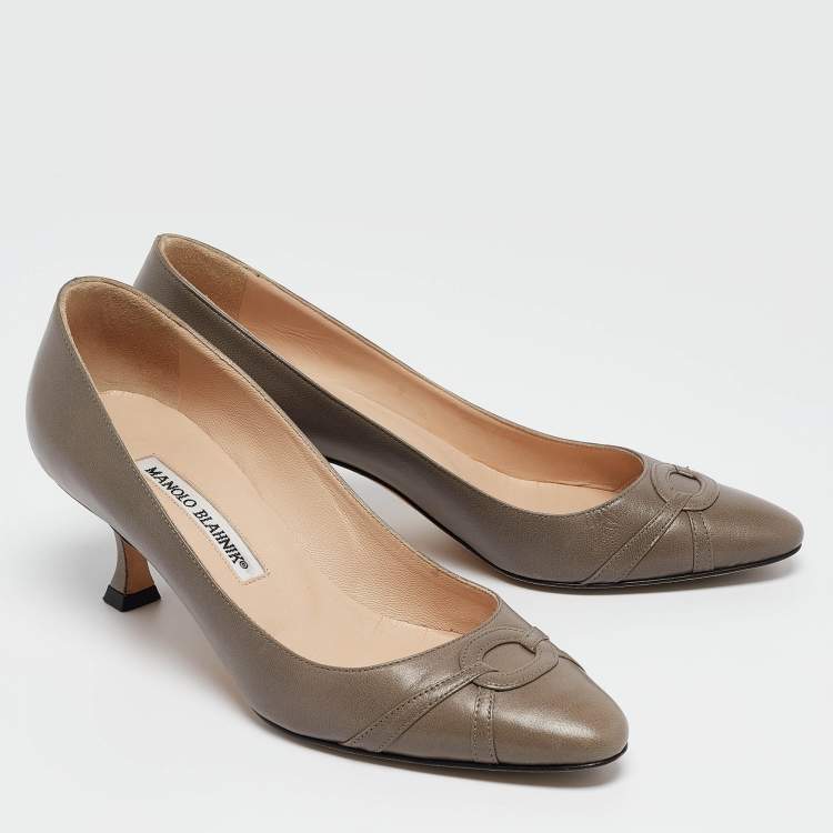 Pre Owned Manolo Blahnik Grey Leather Almond Toe Pumps Size 36.5