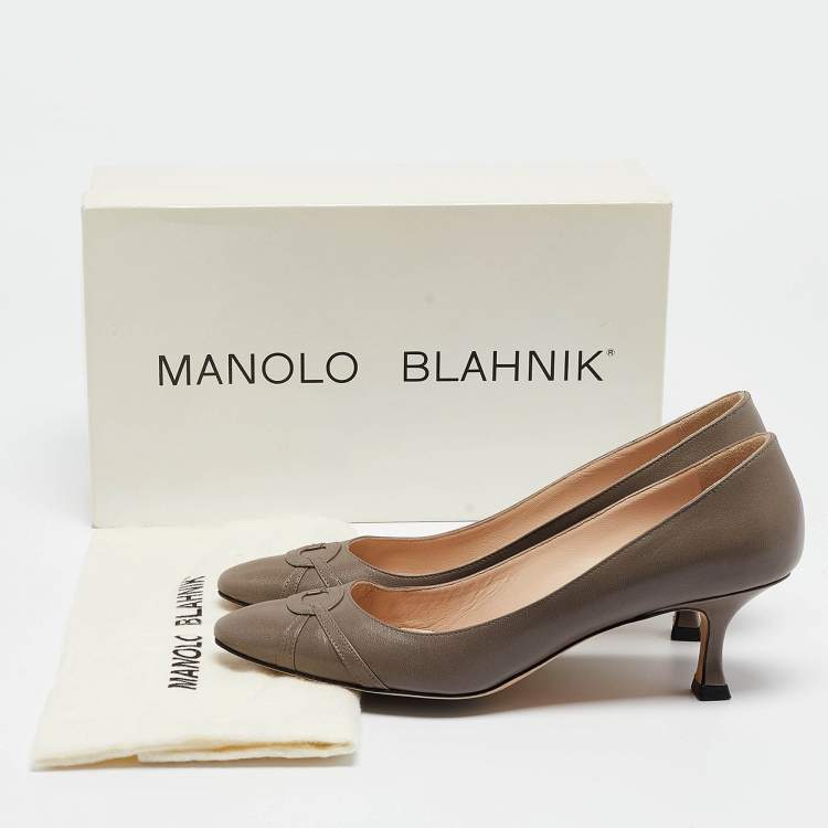 Pre Owned Manolo Blahnik Grey Leather Almond Toe Pumps Size 36.5