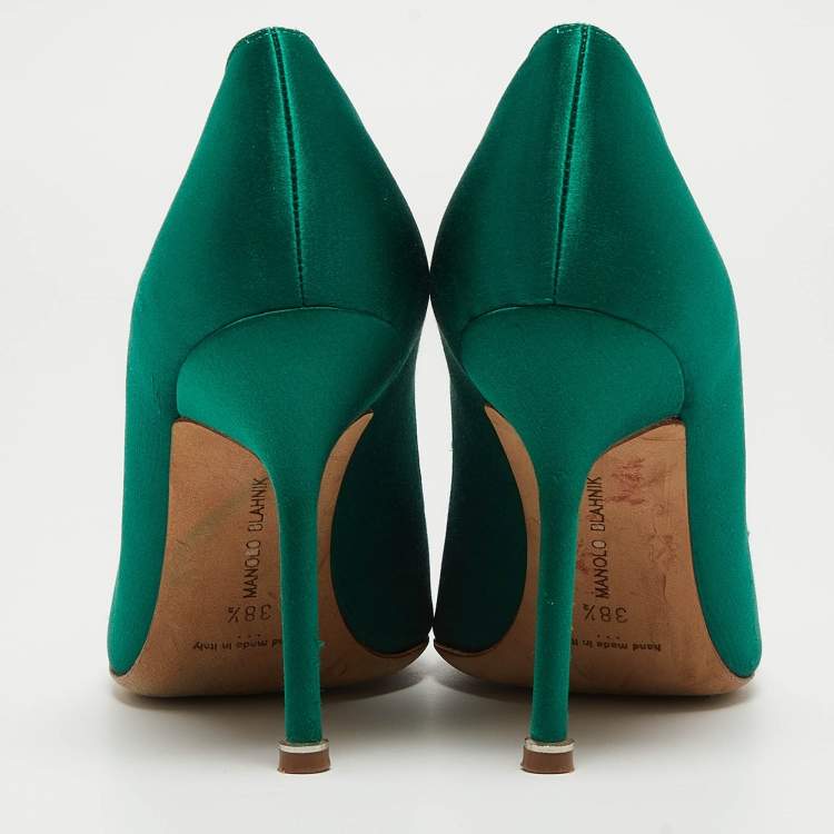 مملوكة مسبقًا Manolo Blahnik Green Satin Hangisi Pointed Toe Pumps Size 38.5