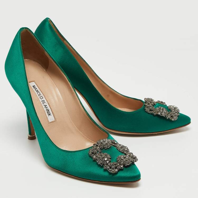 مملوكة مسبقًا Manolo Blahnik Green Satin Hangisi Pointed Toe Pumps Size 38.5