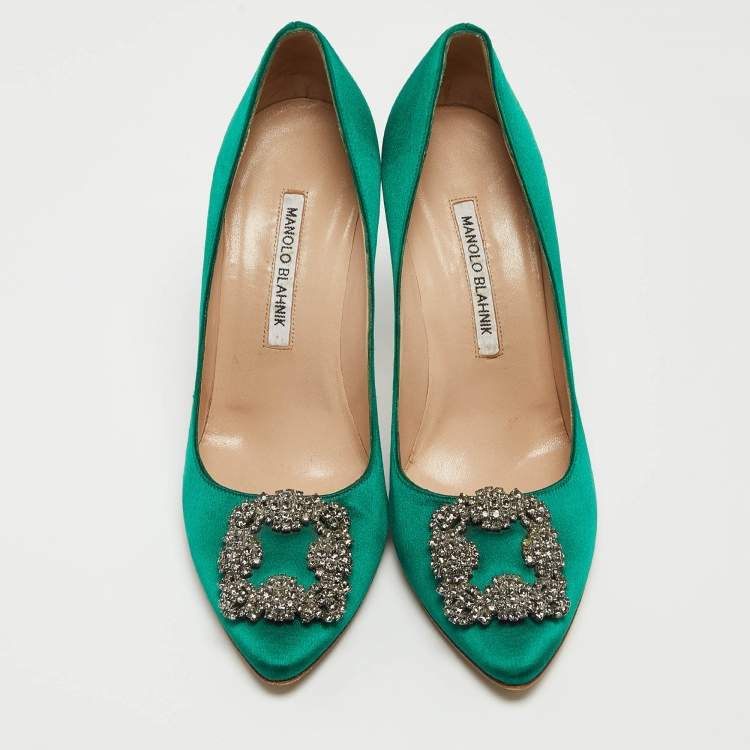 مملوكة مسبقًا Manolo Blahnik Green Satin Hangisi Pointed Toe Pumps Size 38.5