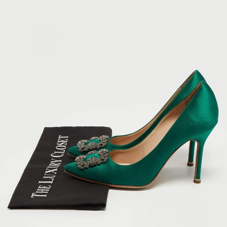 مملوكة مسبقًا Manolo Blahnik Green Satin Hangisi Pointed Toe Pumps Size 38.5