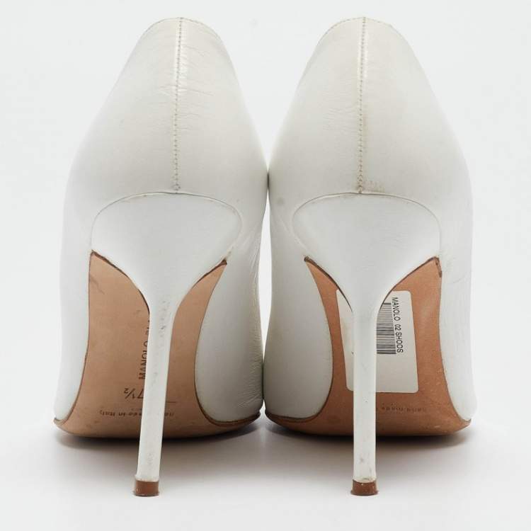 Pre Owned Manolo Blahnik White Leather Embellished Pointed Toe Pumps Size 37.5