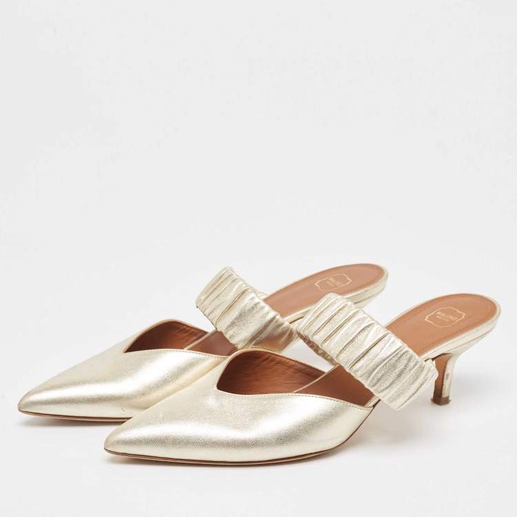 Pre Owned Manolo Blahnik Gold Leather Mules Size 38.5 