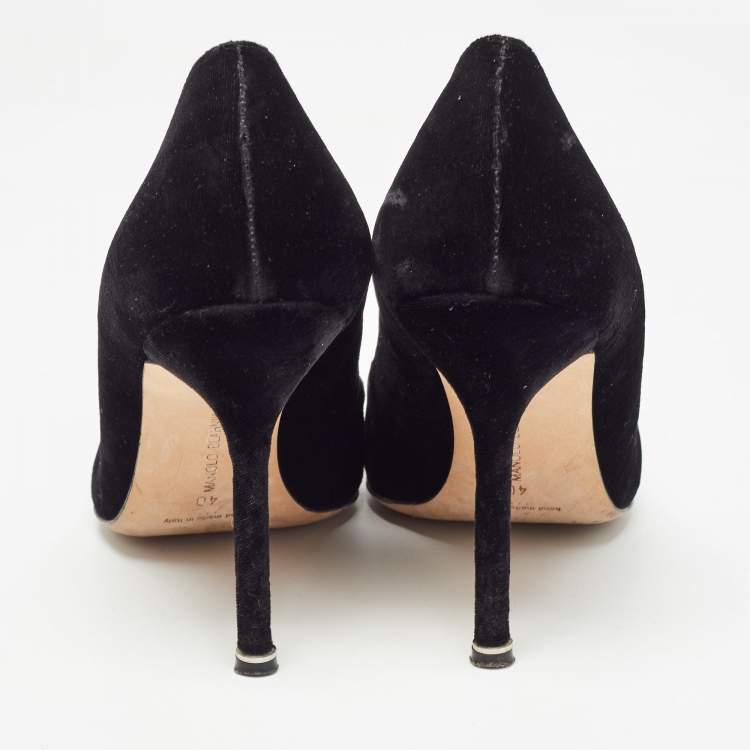 Pre Owned Manolo Blahnik Black Velvet Hangisi Pumps Size 40
