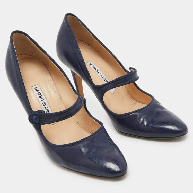 مملوكة مسبقًا Manolo Blahnik Navy Blue Patent Leather Mary Jane Pumps Size 38
