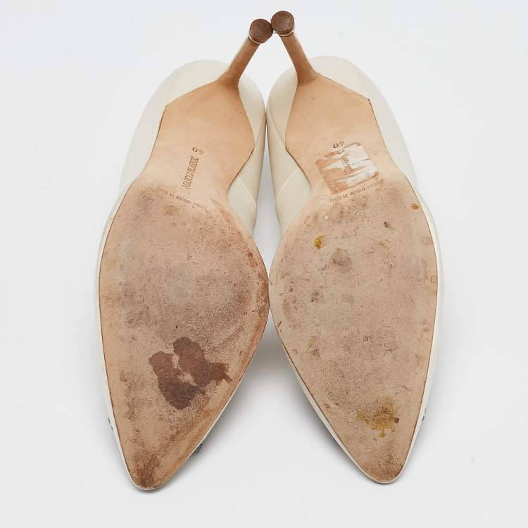 مملوكة مسبقًا Manolo Blahnik White Satin Hangisi Pumps Size 40