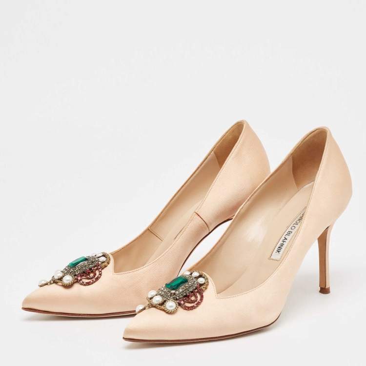 Pre Owned Manolo Blahnik Beige Satin Pearl Embellished Pumps Size 38