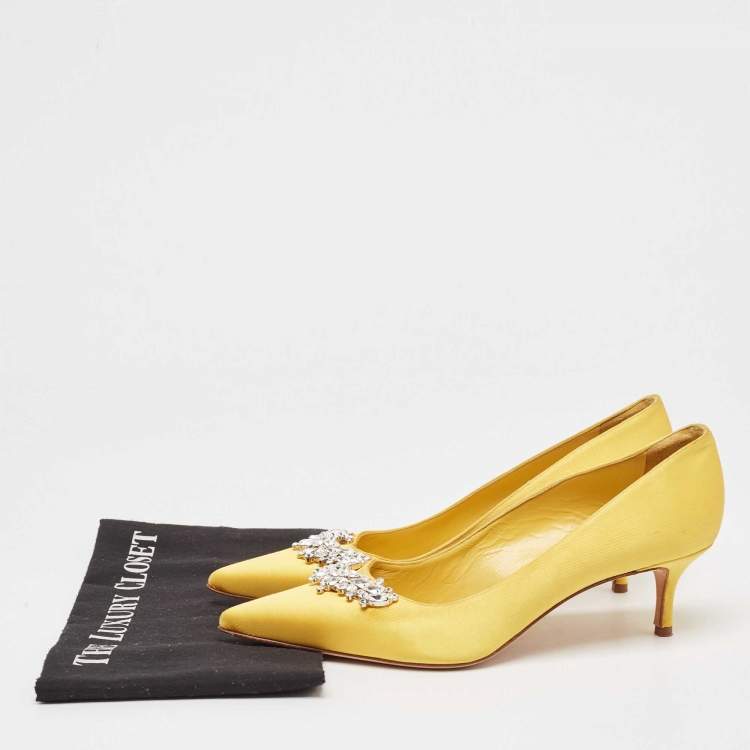 Pre Owned Manolo Blahnik Yellow Satin Lurum Crystal Embellished Pointed Toe Pumps Size 41