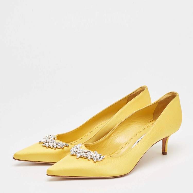 Pre Owned Manolo Blahnik Yellow Satin Lurum Crystal Embellished Pointed Toe Pumps Size 41
