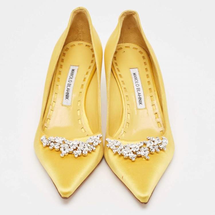 Pre Owned Manolo Blahnik Yellow Satin Lurum Crystal Embellished Pointed Toe Pumps Size 41
