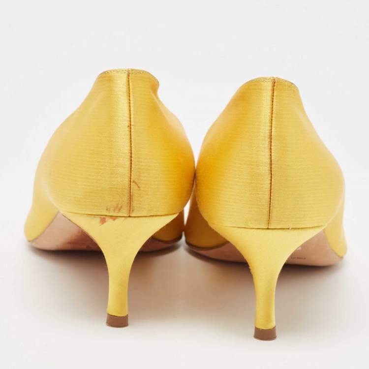 Pre Owned Manolo Blahnik Yellow Satin Lurum Crystal Embellished Pointed Toe Pumps Size 41