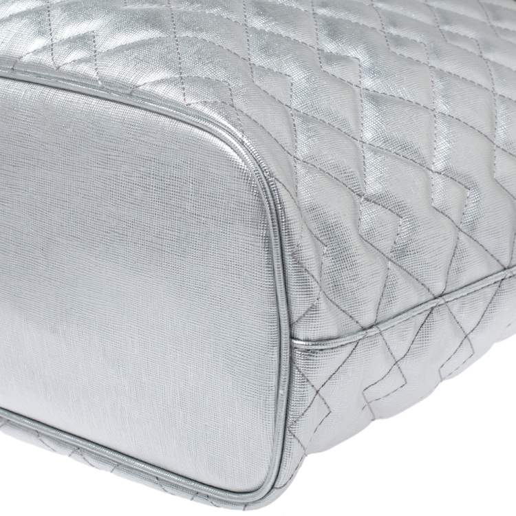 Pre Owned Marc By Marc Jacobs Silver Quilted PVC Metropolitote Tote