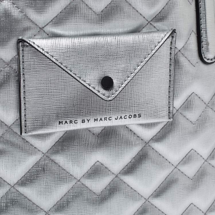 Pre Owned Marc By Marc Jacobs Silver Quilted PVC Metropolitote Tote