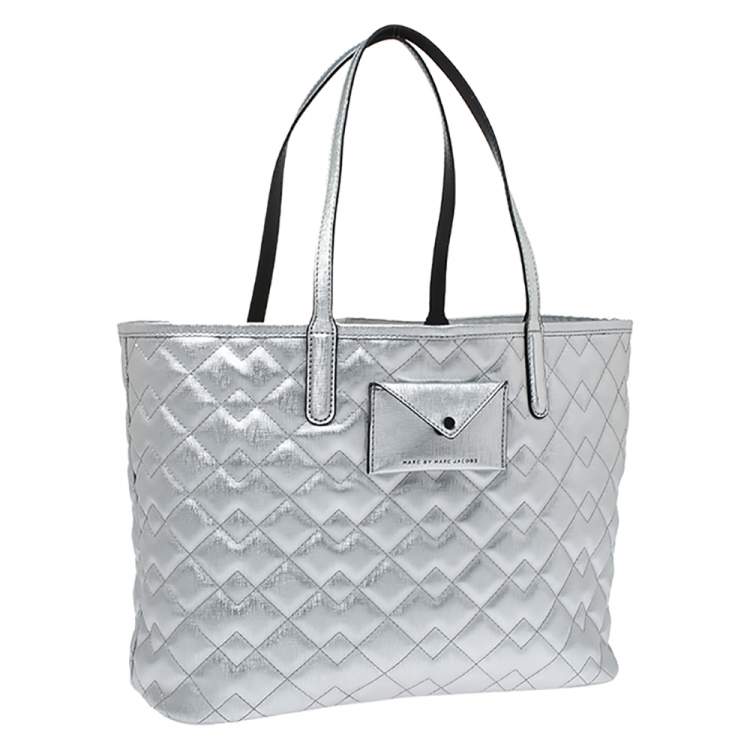Pre Owned Marc By Marc Jacobs Silver Quilted PVC Metropolitote Tote
