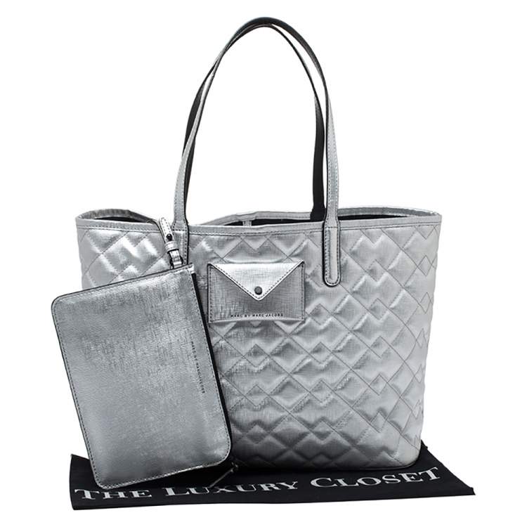 Pre Owned Marc By Marc Jacobs Silver Quilted PVC Metropolitote Tote