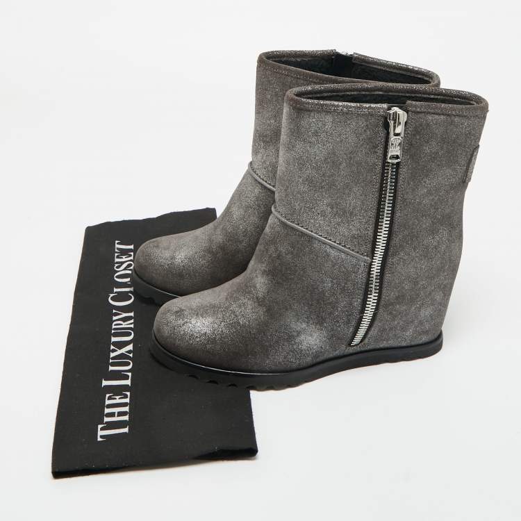 Pre Owned Marc by Marc Jacobs Silver Suede Ankle Length Boots Size 37