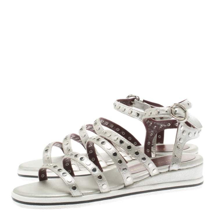 مملوكة مسبقًا Marc by Marc Jacobs Metallic Silver Leather Gena Studded Ankle Strap Flat Sandals Size 36