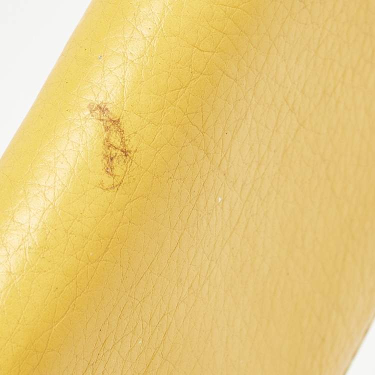 Pre Owned Marc by Marc Jacobs Yellow Leather Classic Q Zip Around Wallet