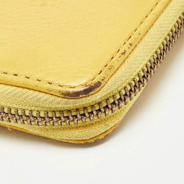 Pre Owned Marc by Marc Jacobs Yellow Leather Classic Q Zip Around Wallet