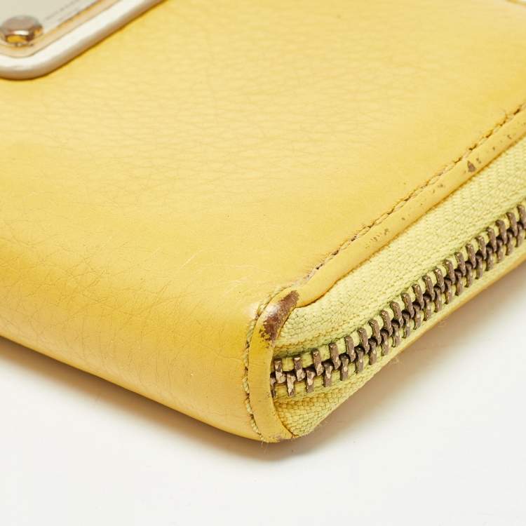 Pre Owned Marc by Marc Jacobs Yellow Leather Classic Q Zip Around Wallet