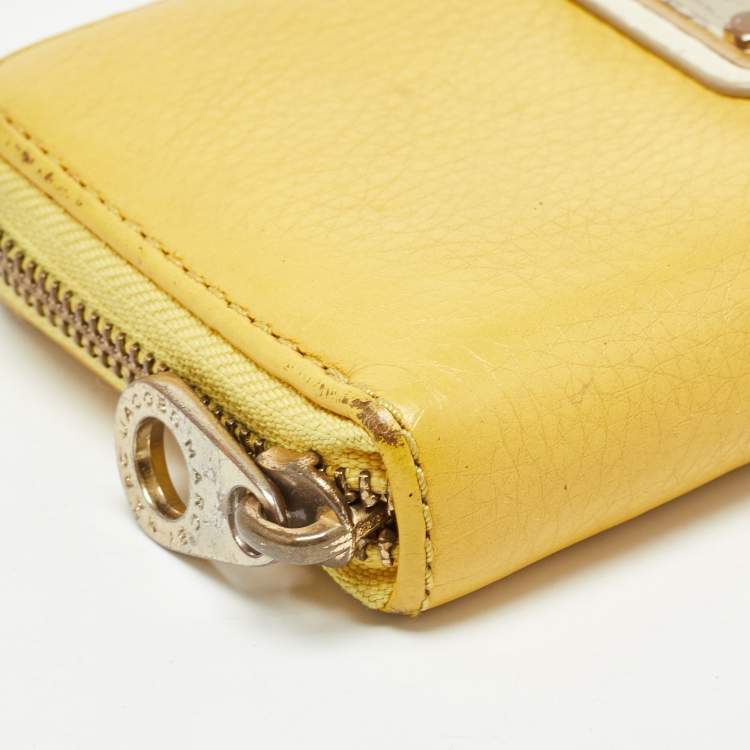 Pre Owned Marc by Marc Jacobs Yellow Leather Classic Q Zip Around Wallet