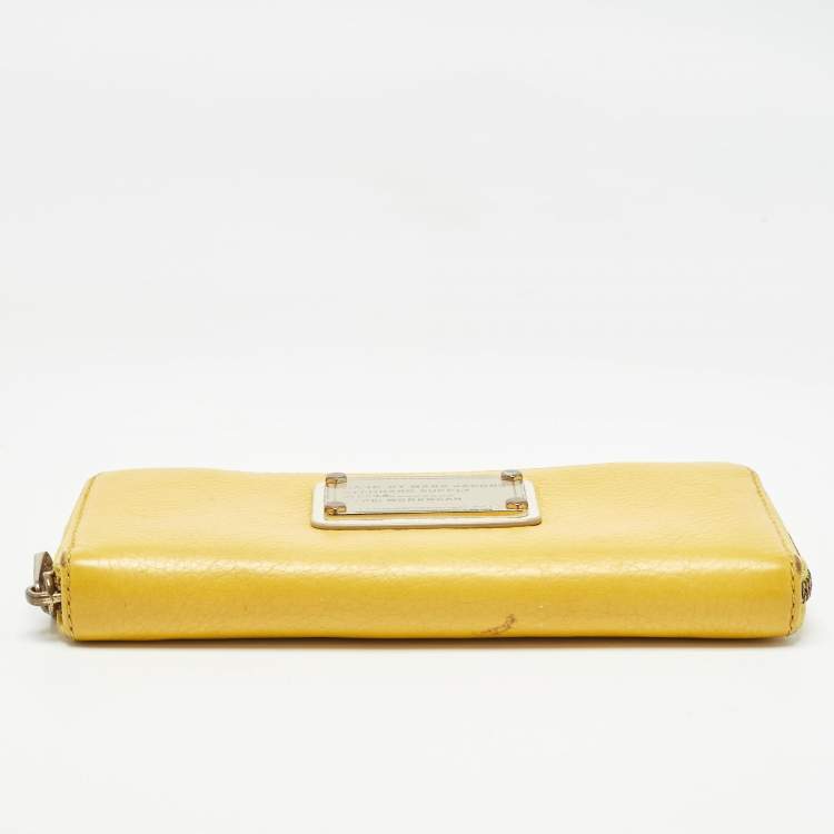 Pre Owned Marc by Marc Jacobs Yellow Leather Classic Q Zip Around Wallet