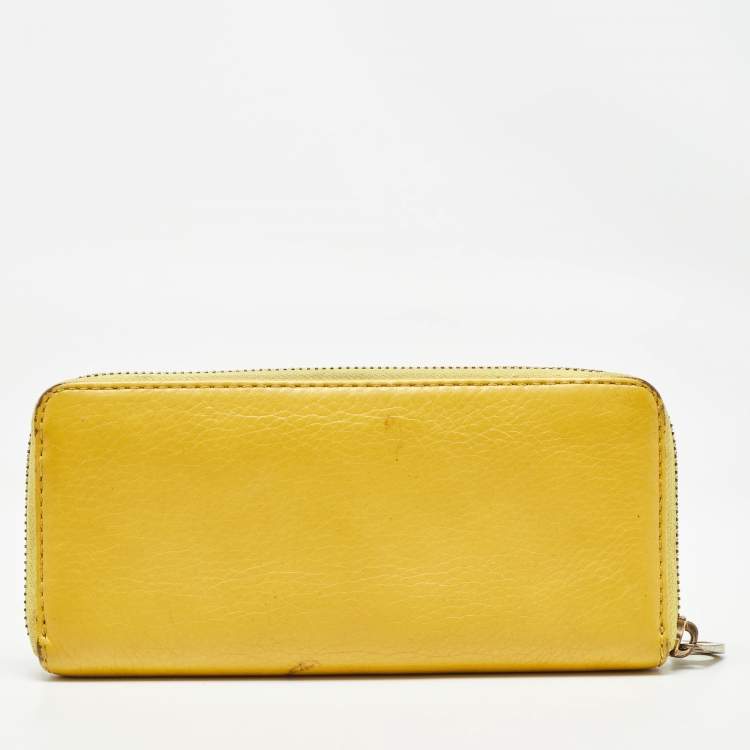 Pre Owned Marc by Marc Jacobs Yellow Leather Classic Q Zip Around Wallet