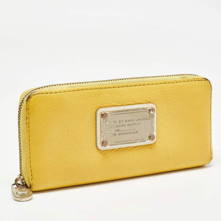 Pre Owned Marc by Marc Jacobs Yellow Leather Classic Q Zip Around Wallet