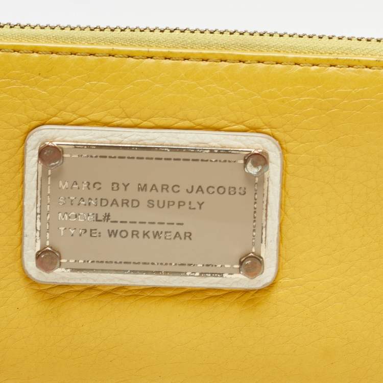 Pre Owned Marc by Marc Jacobs Yellow Leather Classic Q Zip Around Wallet