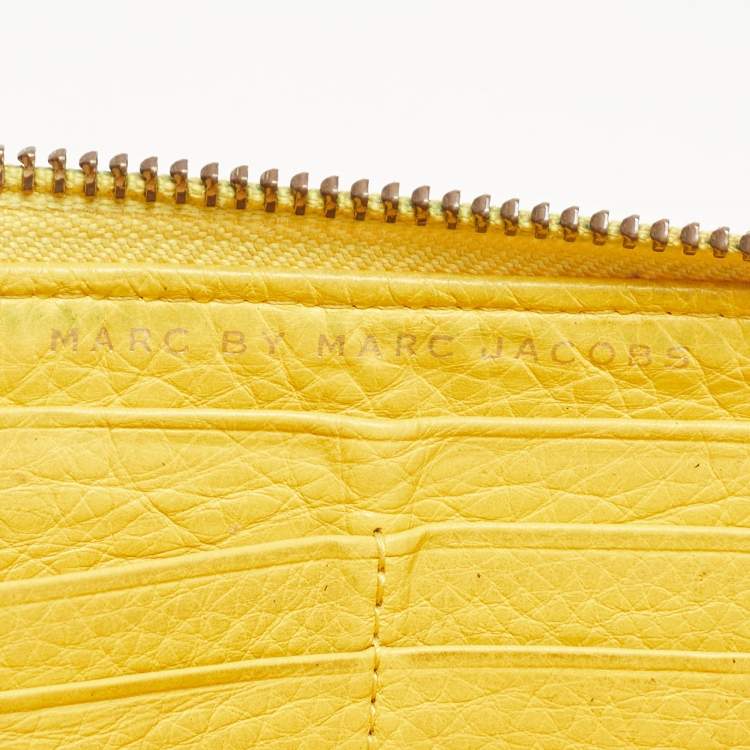 Pre Owned Marc by Marc Jacobs Yellow Leather Classic Q Zip Around Wallet