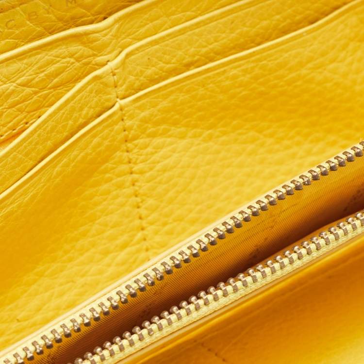 Pre Owned Marc by Marc Jacobs Yellow Leather Classic Q Zip Around Wallet
