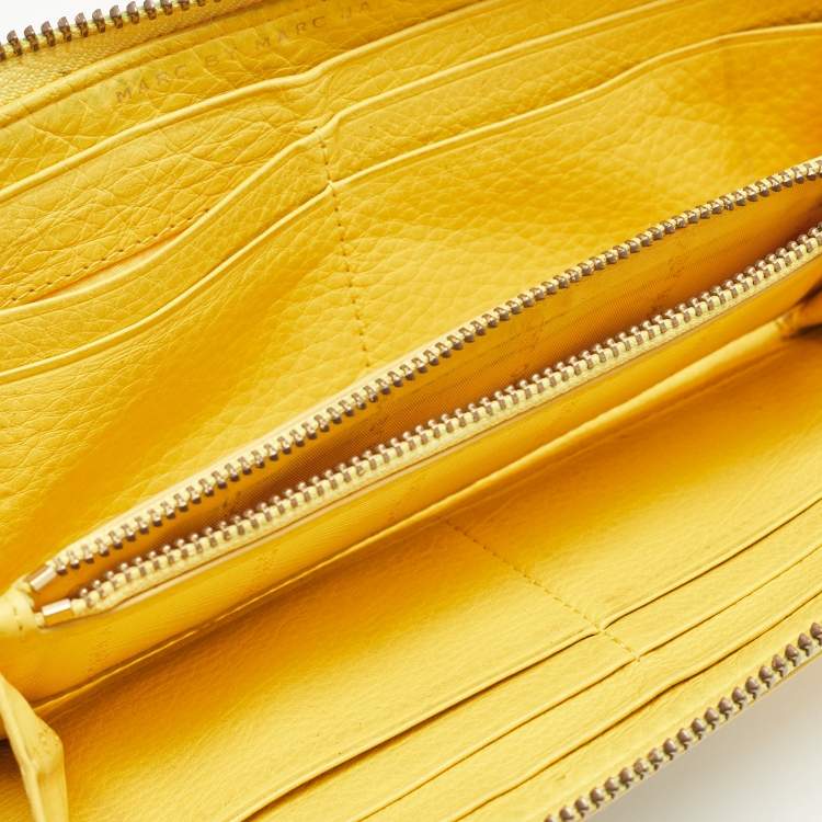 Pre Owned Marc by Marc Jacobs Yellow Leather Classic Q Zip Around Wallet