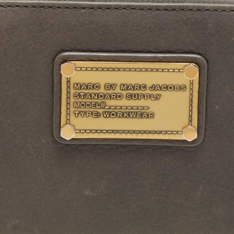 Pre Owned Marc by Marc Jacobs Grey Leather Zip Around Wallet