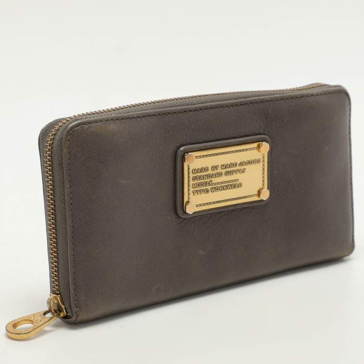 Pre Owned Marc by Marc Jacobs Grey Leather Zip Around Wallet