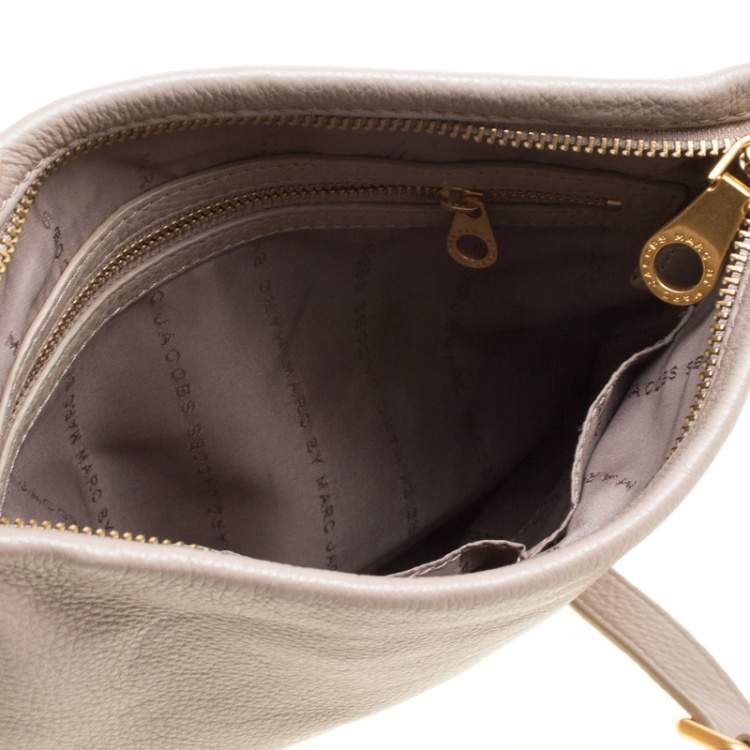 مملوكة مسبقًا Marc by Marc Jacobs Grey Leather Crossbody Bag