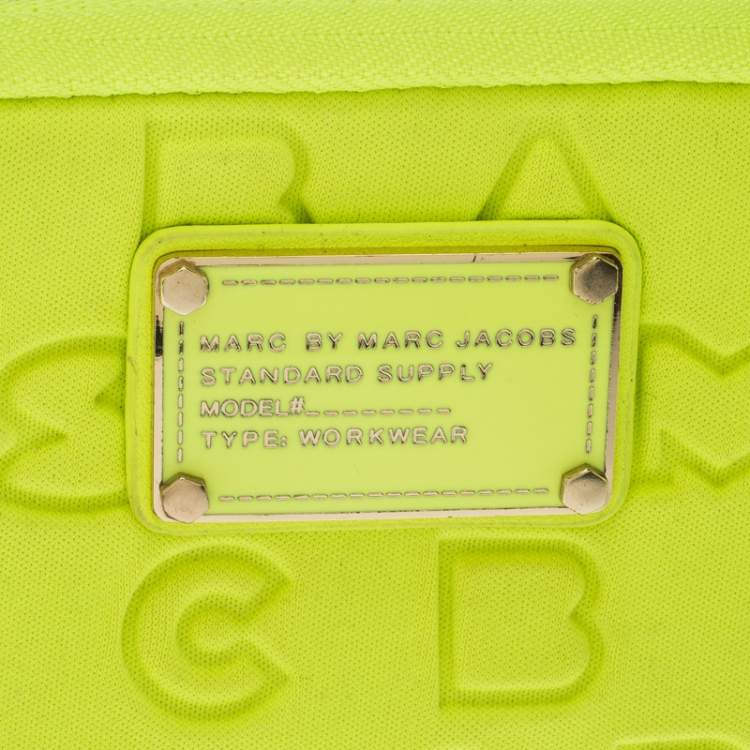 Pre Owned Marc by Marc Jacob Neon Green Dreamy Logo Fabric Wingnam Wristlet Pouch