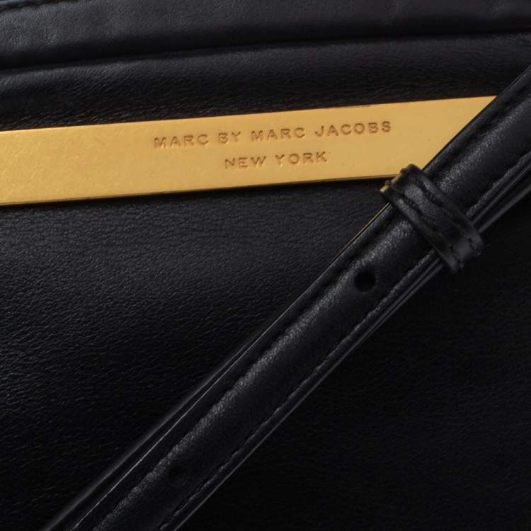 Pre Owned Marc by Marc Jacobs Black Leather Logo Plaque Shoulder Bag