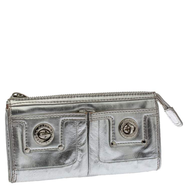 Pre Owned Marc by Marc Jacobs Metallic Silver Leather Totally Turnlock Wallet     