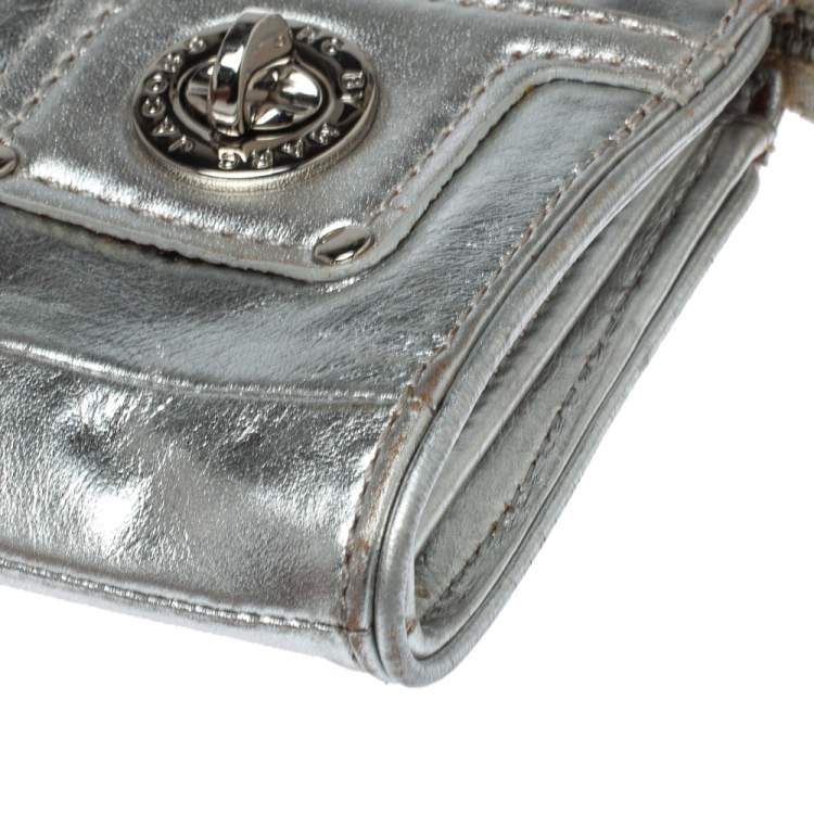 Pre Owned Marc by Marc Jacobs Metallic Silver Leather Totally Turnlock Wallet     