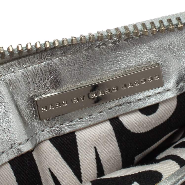 Pre Owned Marc by Marc Jacobs Metallic Silver Leather Totally Turnlock Wallet     