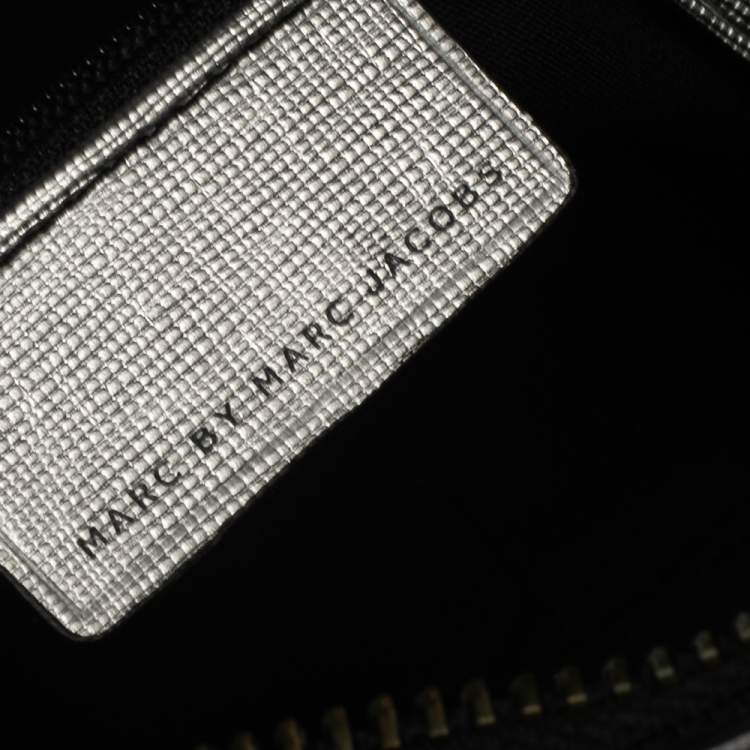 مملوكة مسبقًا Marc by Marc Jacobs Silver Leather Sally Crossbody Bag