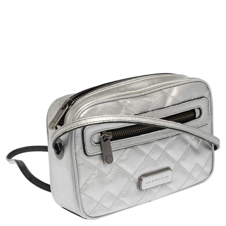 مملوكة مسبقًا Marc by Marc Jacobs Silver Leather Sally Crossbody Bag
